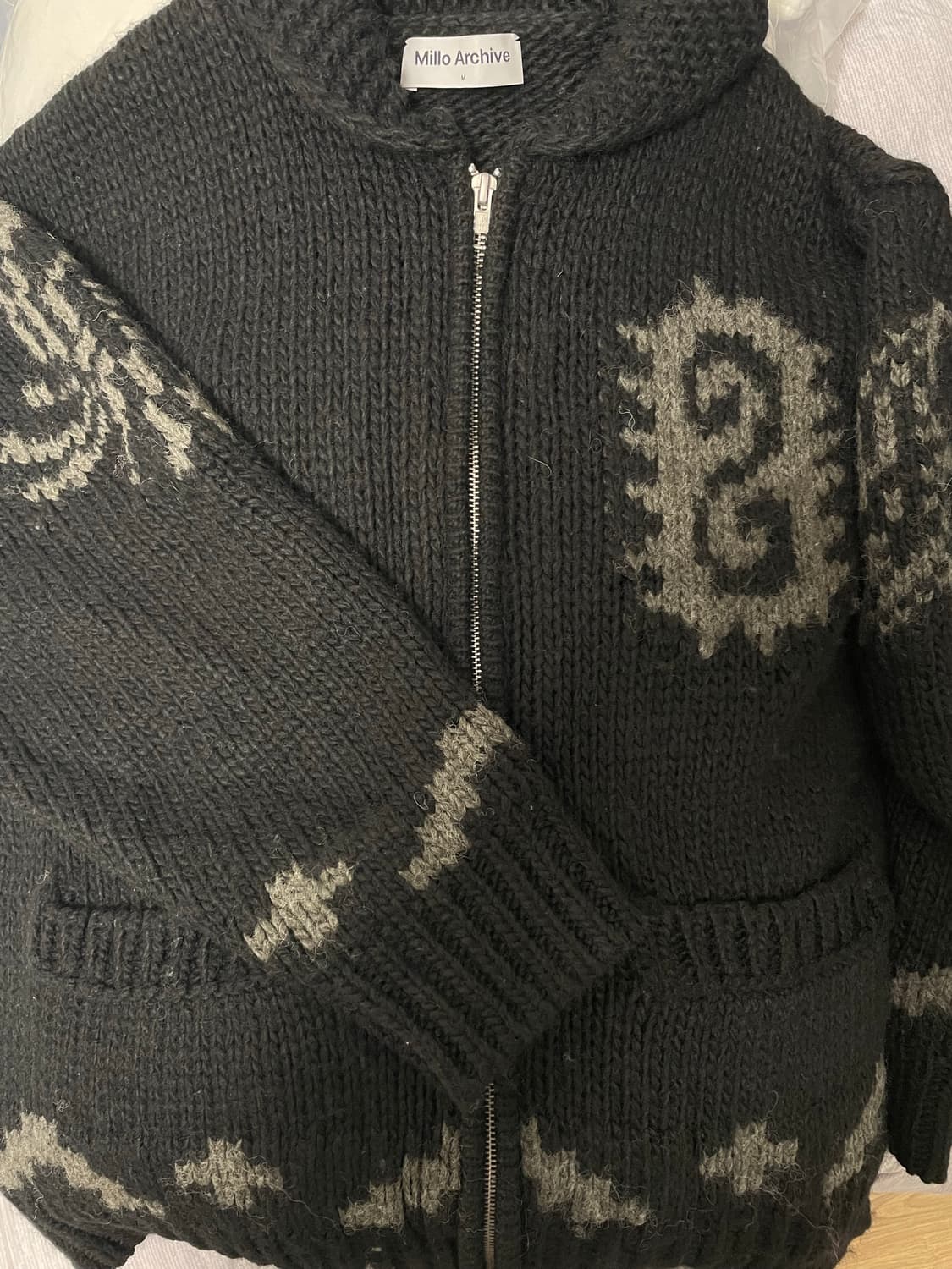 밀로 아카이브 오리엔탈 코위찬 니트 블랙 상품이미지5