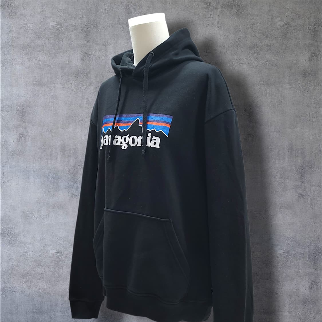 [L] 파타고니아 블랙 레귤러핏 기모 후드티셔츠 상품이미지3