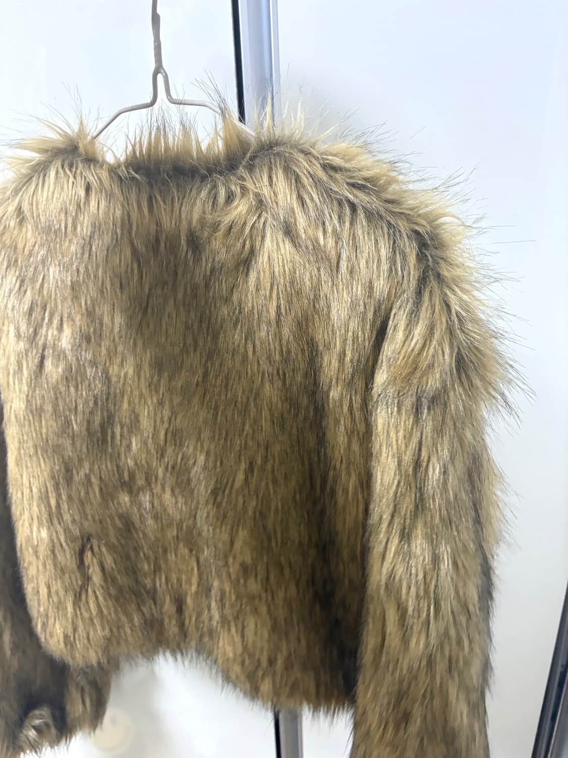 블랙&브라운 세미크롭 퍼 자켓 팔아요 🤎 상품이미지3