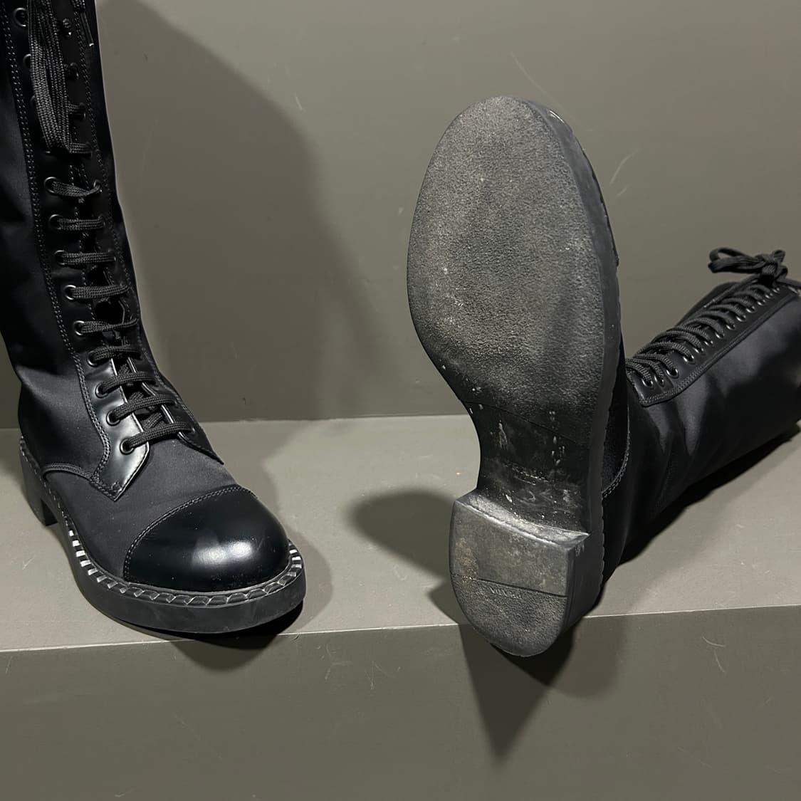 프라다 브러쉬드 레더 리나일론 레이스업 부츠 상품이미지6