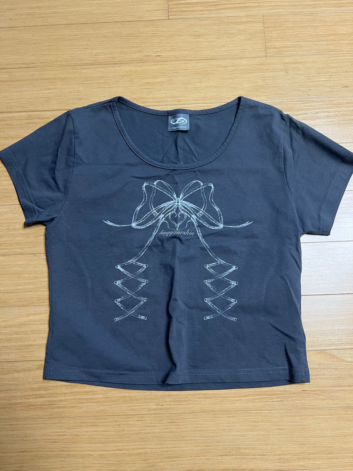 허그유어스킨 리본 코르셋 티셔츠 챠콜 상품이미지3