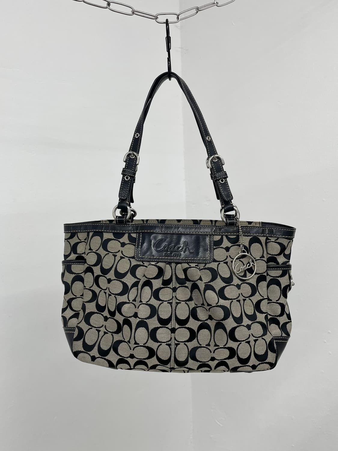 코치 자카드 시그니처 숄더백  상품이미지1