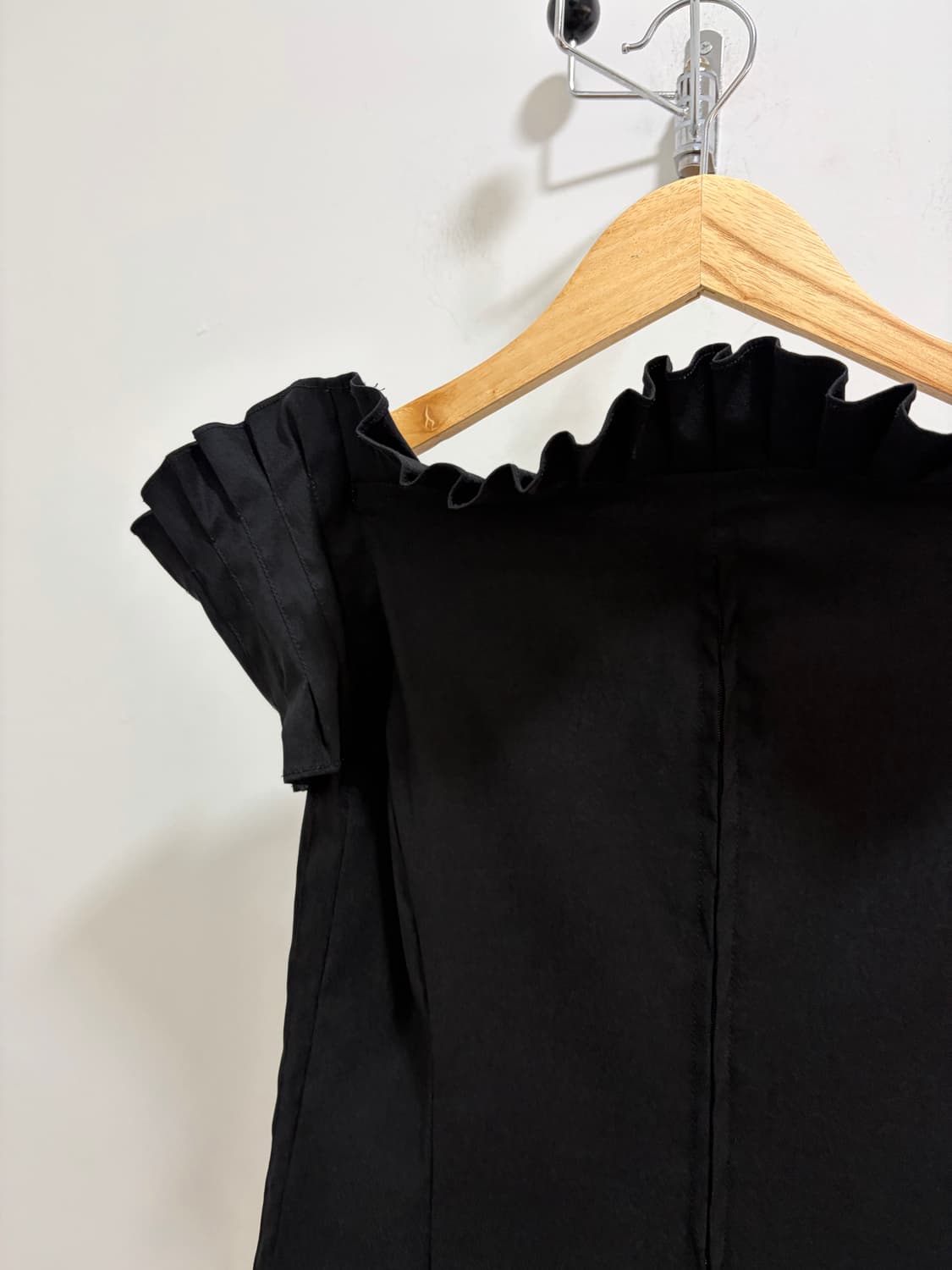 Tadashi shoji 핀턱 플리츠 반팔 티셔츠 오픈숄더 상품이미지8