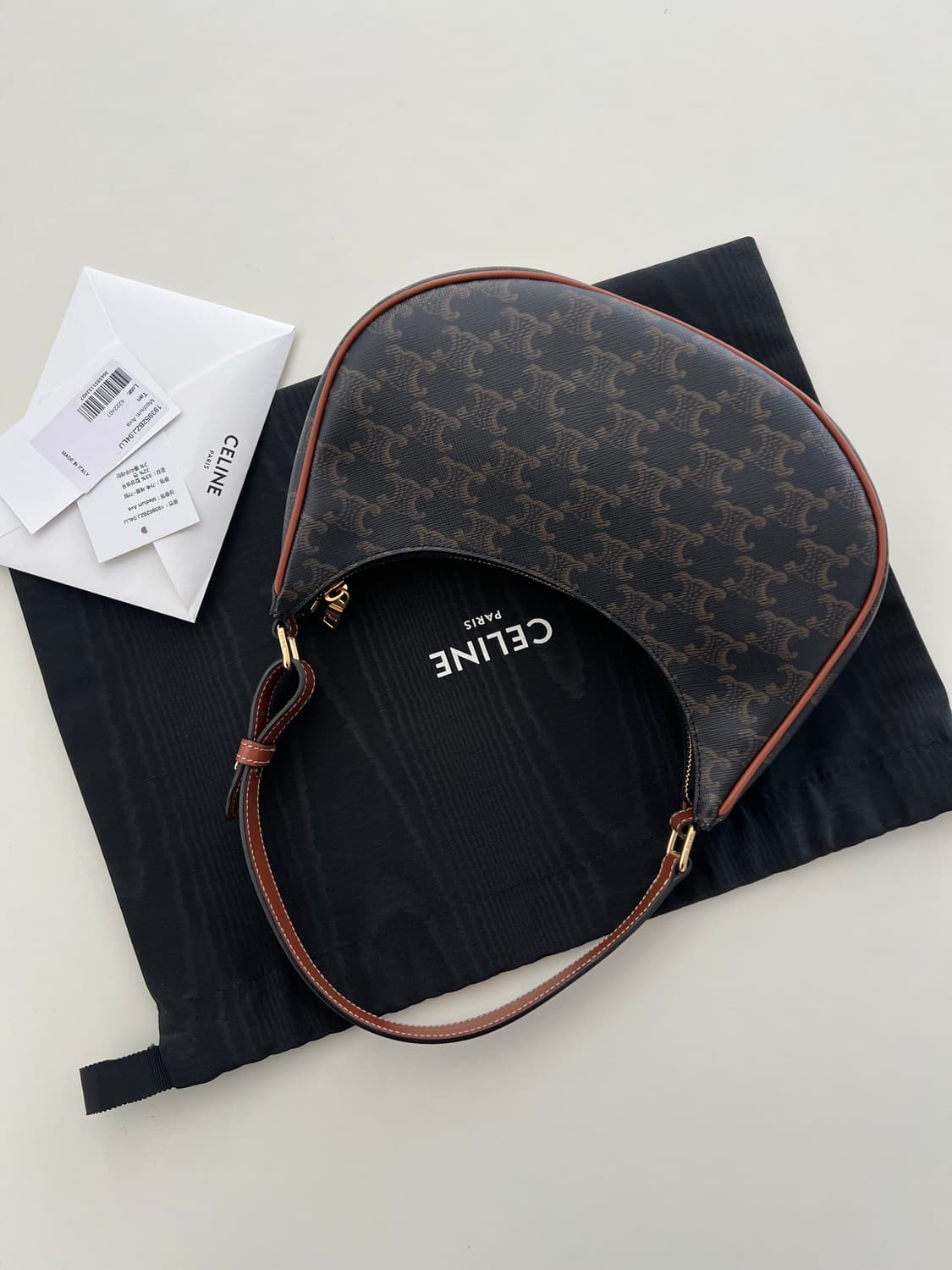 셀린느 아바백 미듐 상품이미지1