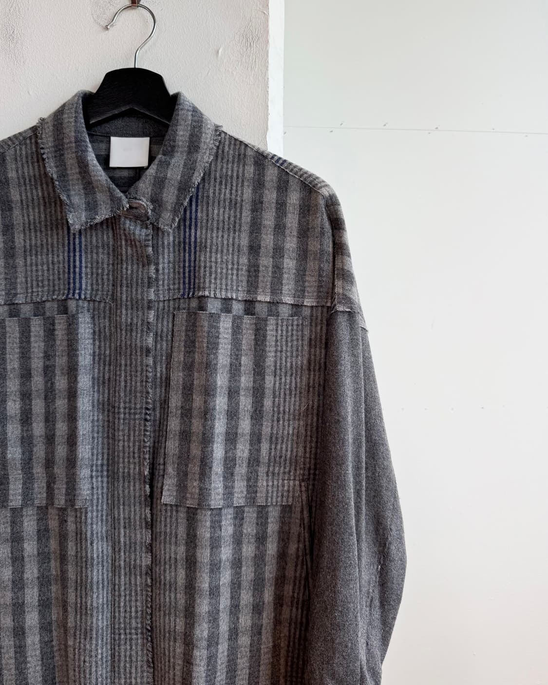 구호 그레이 스트라이프 울 셔츠  상품이미지5