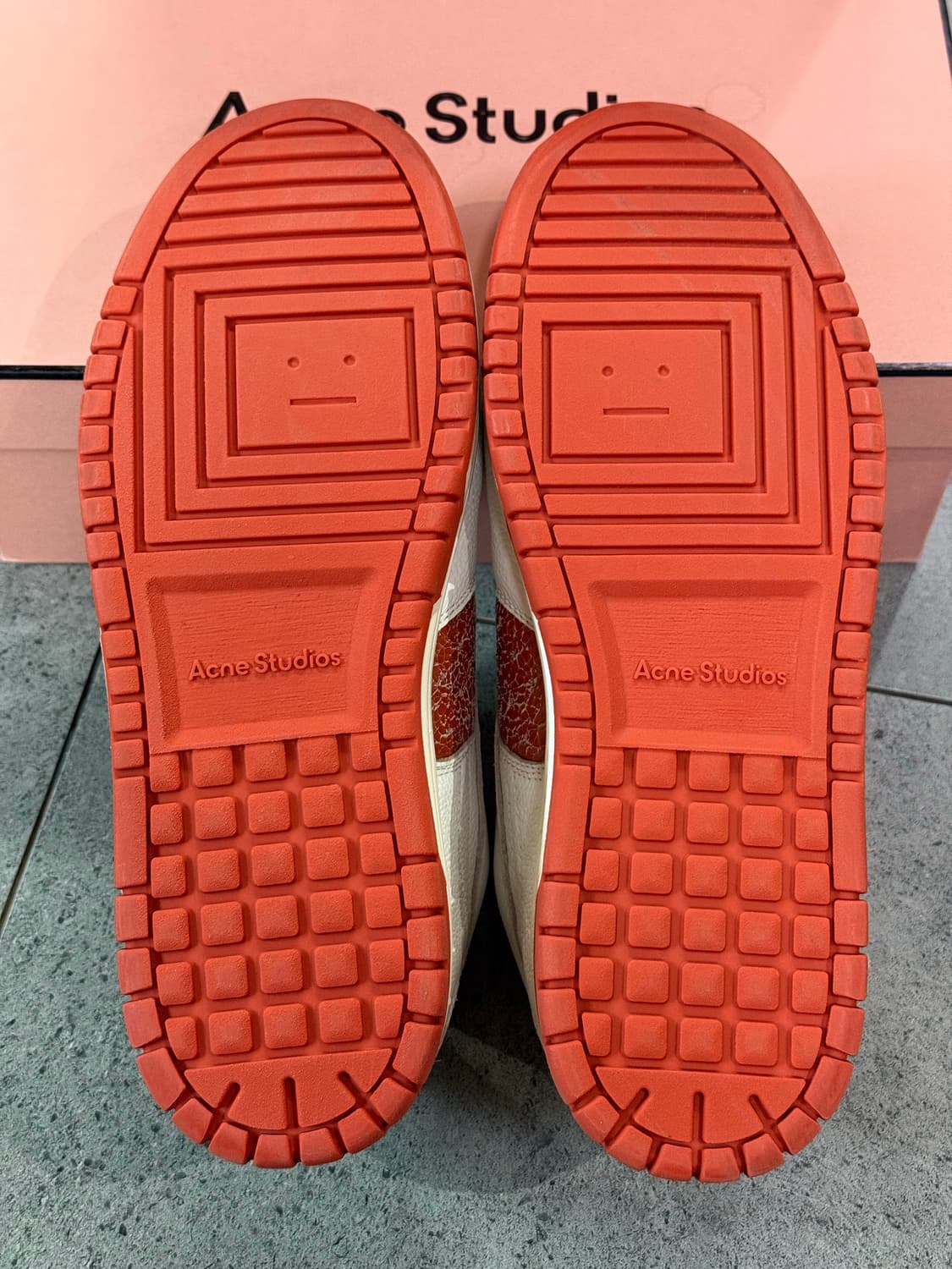 아크네스튜디오 로우탑 스니커즈 상품이미지2