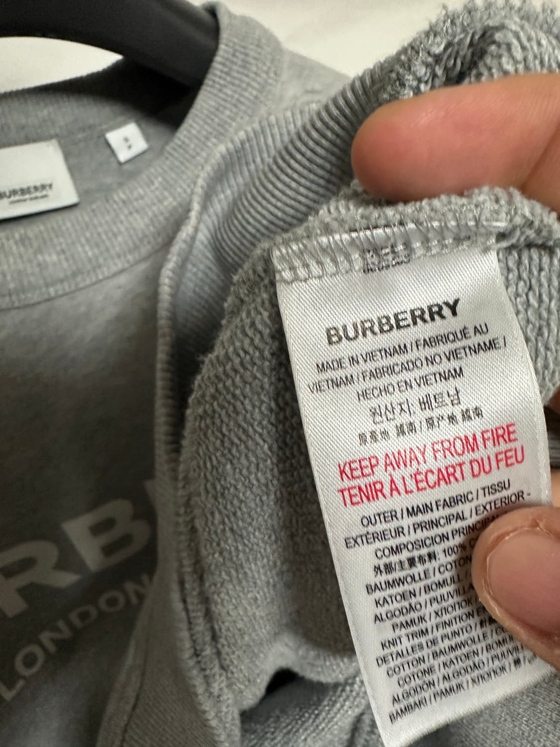 버버리 로고 프린팅 그레이 맨투맨 (S) 상품이미지4