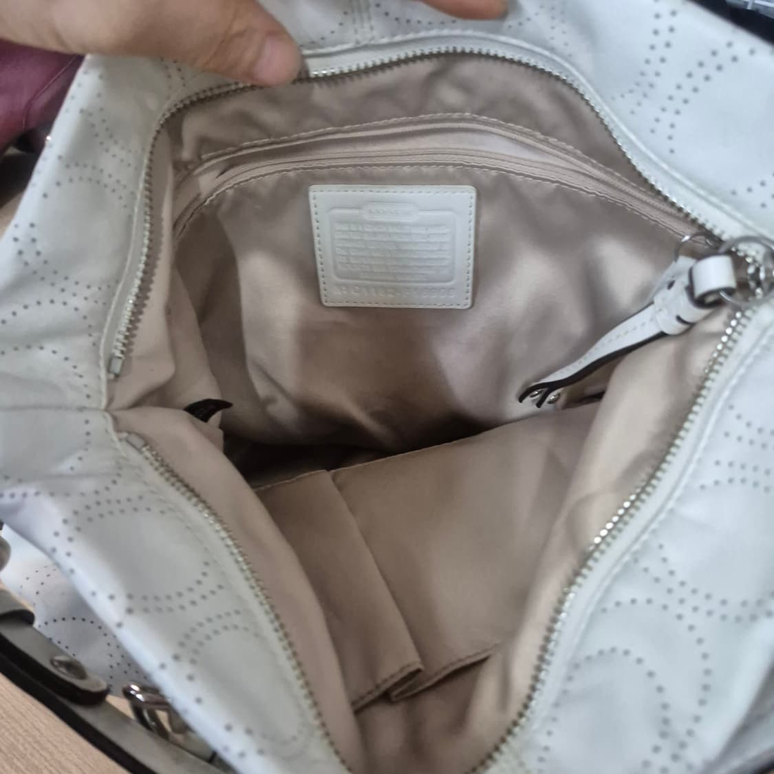 코치 브룩 레더 호보 토트백 상품이미지9