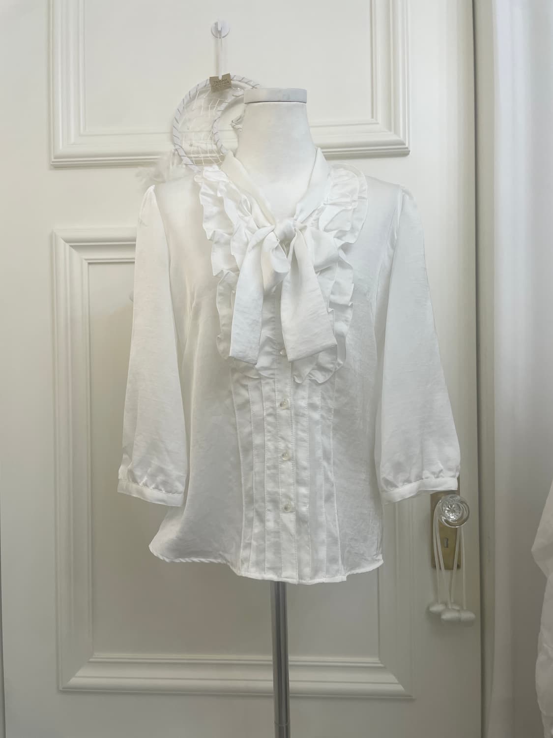 white ruffle bow point blouse(size-L) 상품이미지1