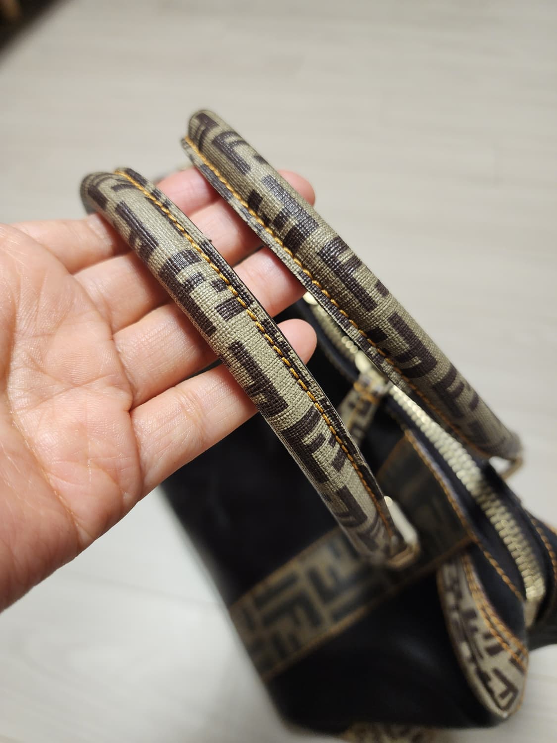 정품 펜디 쥬카 진브라운 토트백  상품이미지6