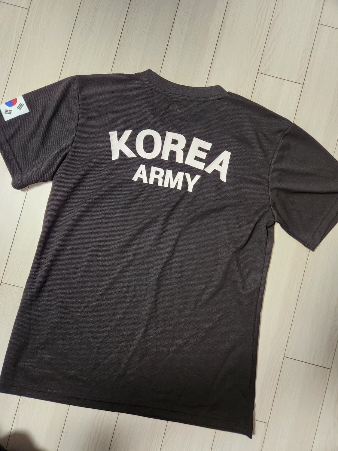 새상품급) 로카 러닝 태극기 로고 반팔티 사이즈100 L

여러 중고사이 상품이미지8