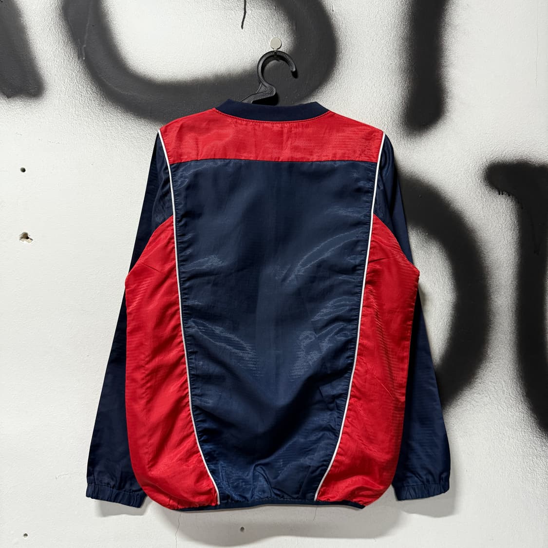 엄브로 올드스쿨 자수 디테일 나일론 웜업 상품이미지2