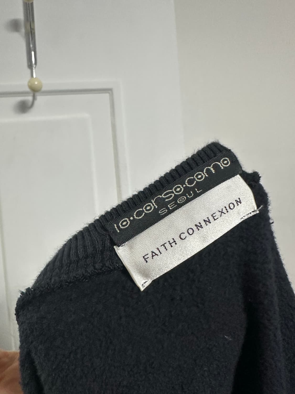 페이스커넥션 파리 맨투맨 상품이미지3