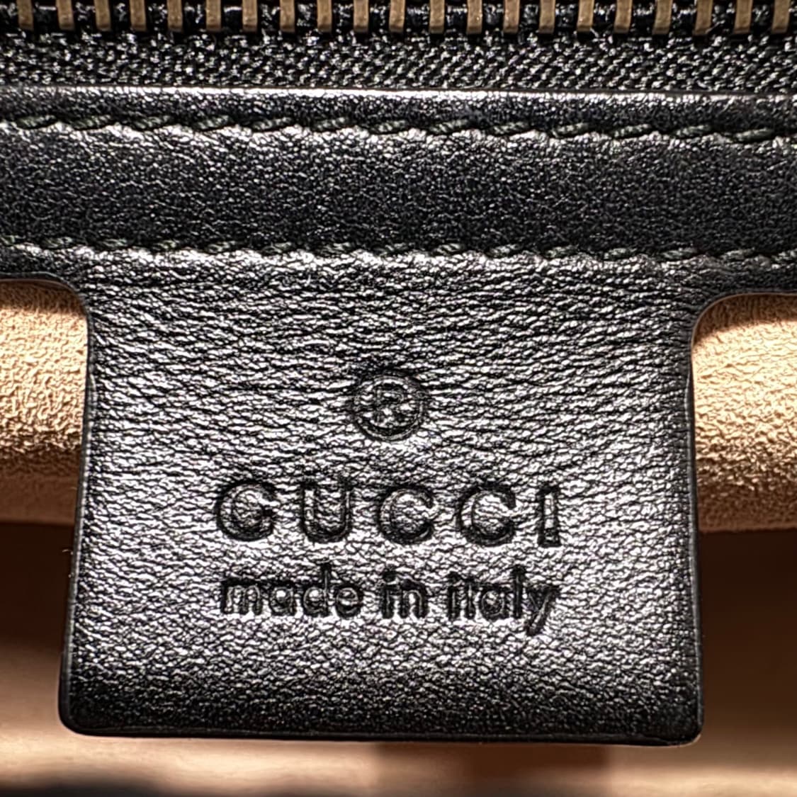 구찌 GG 마몬트 마틀라세 탑 핸들백 스몰 상품이미지10