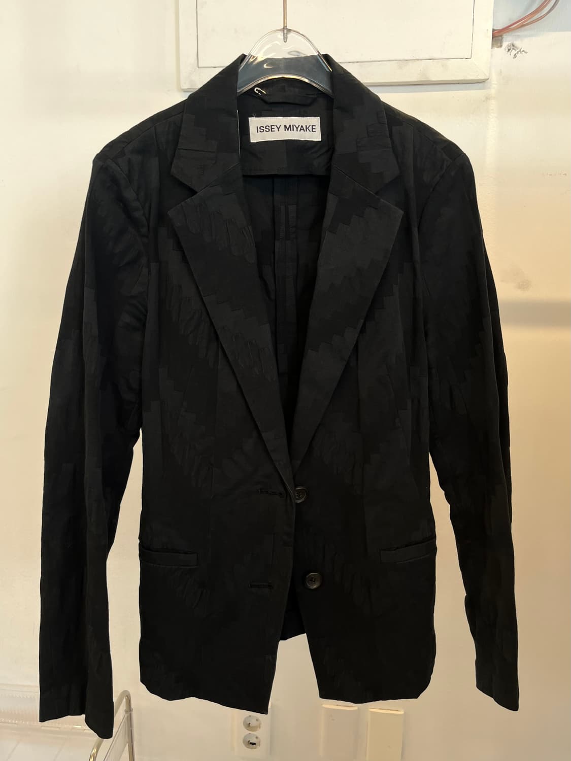 Issey Miyake Black Two-Button Jacket 상품이미지1
