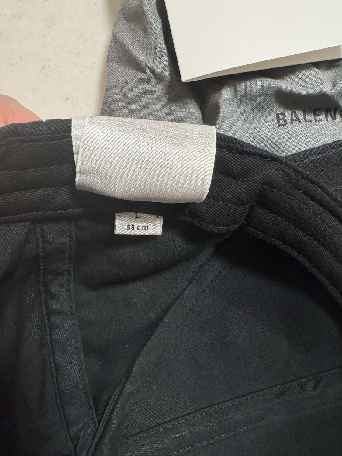 발렌시아가 블랙 캡 L(58cm) 상품이미지4