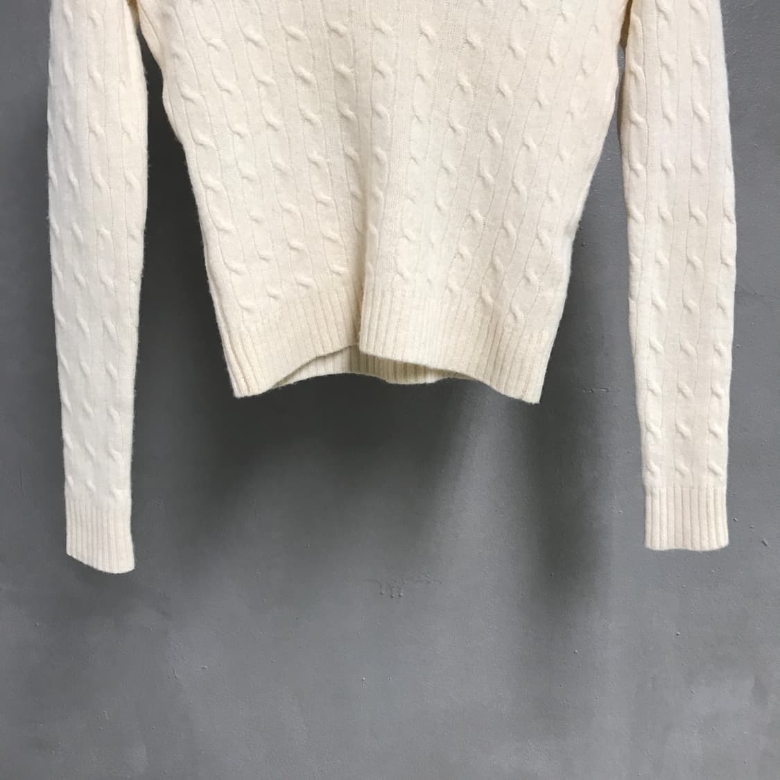 폴로 랄프로렌 케이블 브이넥 니트 화이트 M(W) 상품이미지3