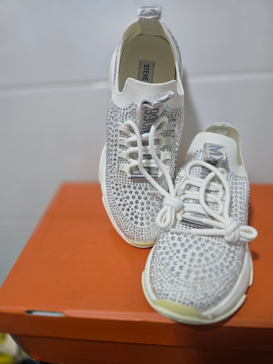 스와로브스키 스니커즈 상품이미지1