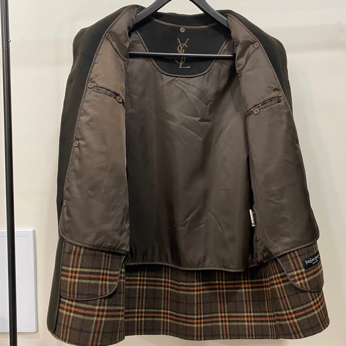 입생로랑 체크 디테일 울 코트 탈부착내피 상품이미지6