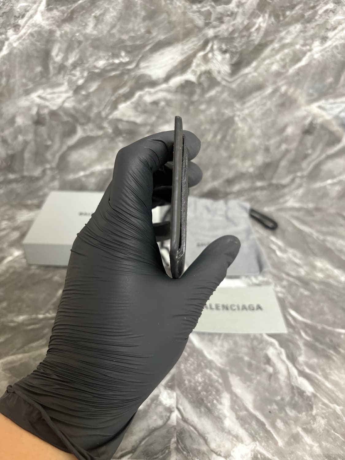 [새상품] 발렌시아가 그레인드 카프스킨 캐쉬 마그네틱 맥세이프 카드지갑 상품이미지5