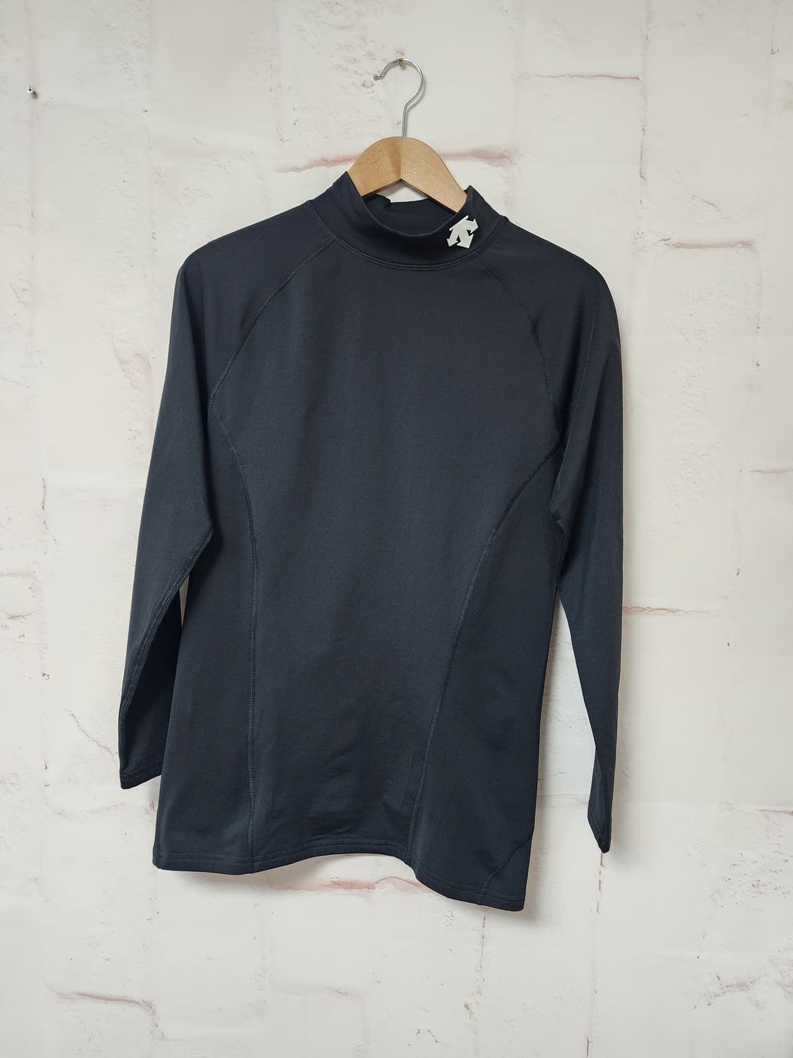 데상트 긴팔 티셔츠 상품이미지1