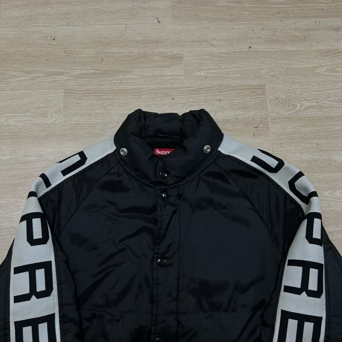 슈프림 플리스 안감 사이드라인 로고 암밴드 패딩 점퍼 [블랙] L/100 상품이미지2