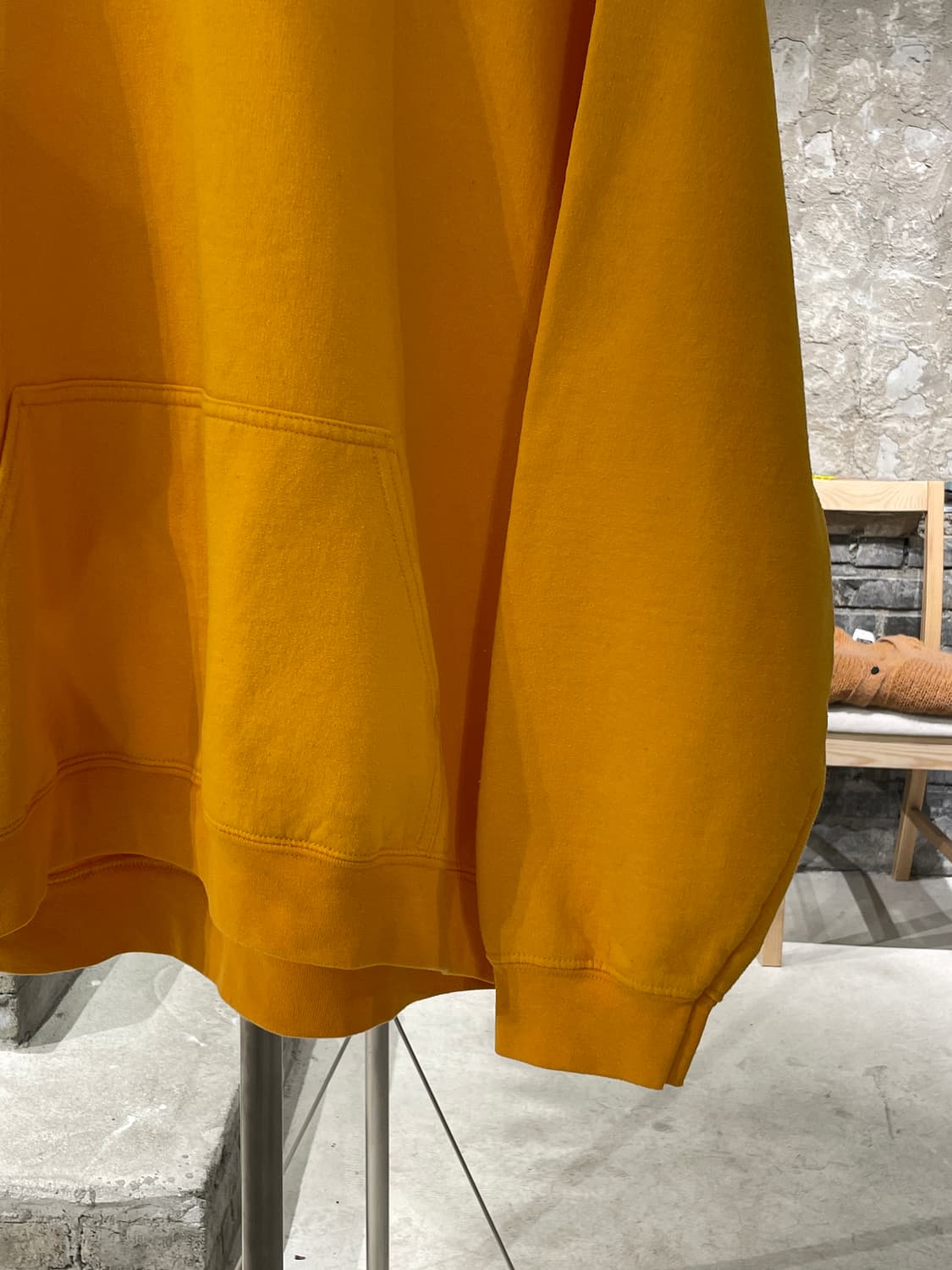 안티 소셜 소셜 클럽 x dhl 옐로우 스펠링 후디 상품이미지6