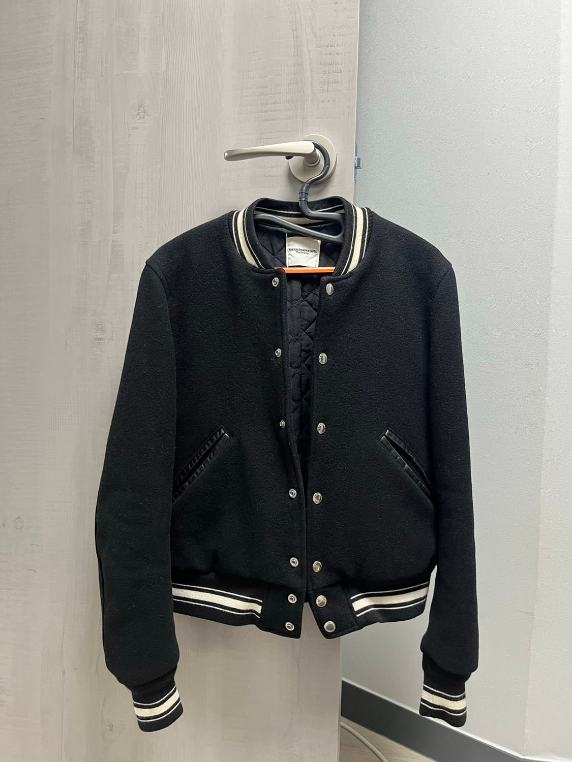 18aw 솔로이스트 바시티 상품이미지1