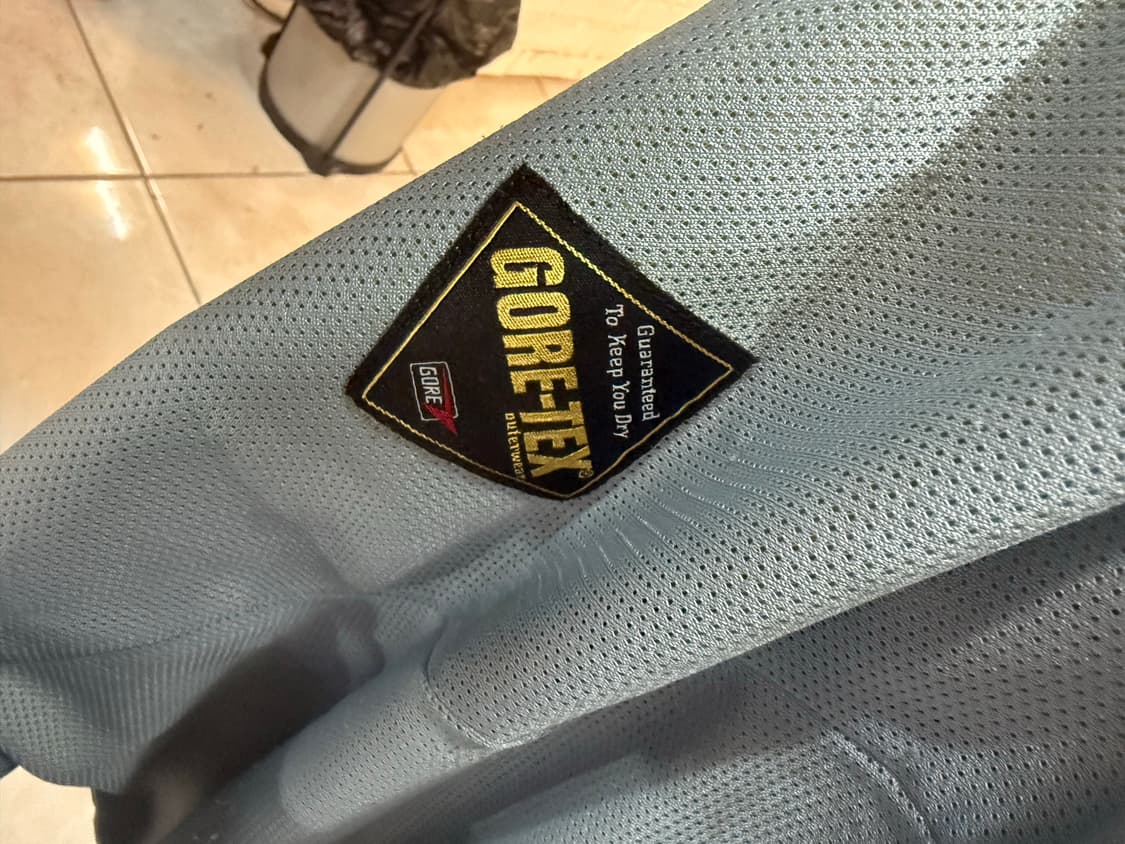 48/100 정품 프라다 고어텍스 후드자켓 팝니다 상품이미지7