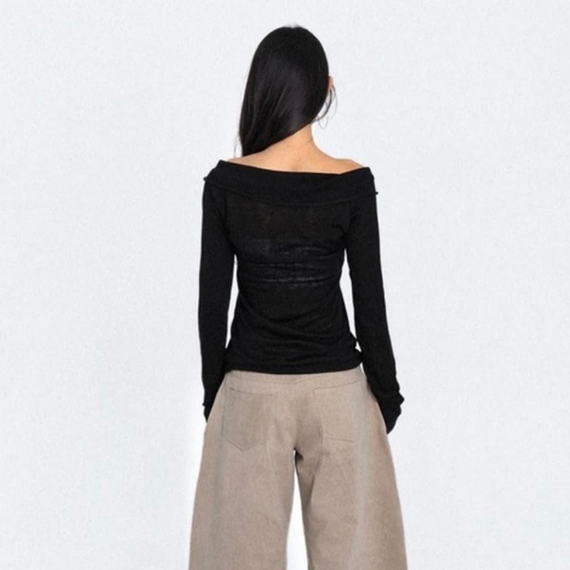 오운서 마리나 오프숄더 블랙 (에스파 윈터 착용) 상품이미지2