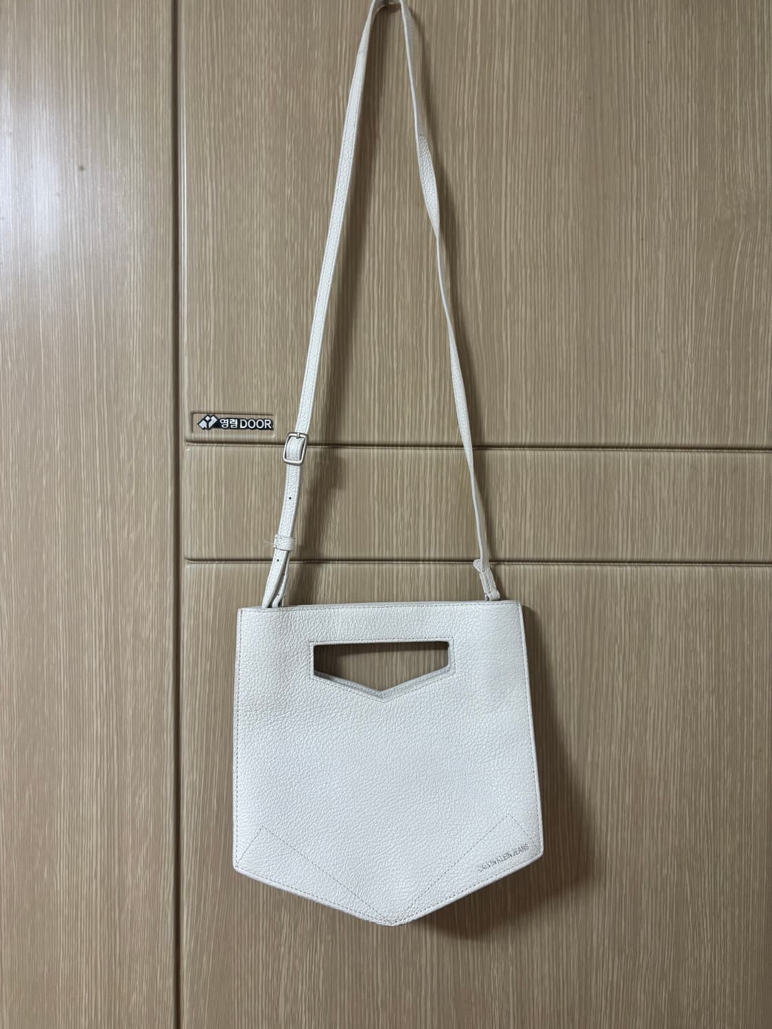 Calvin Klein Jeans 화이트 가방 상품이미지2