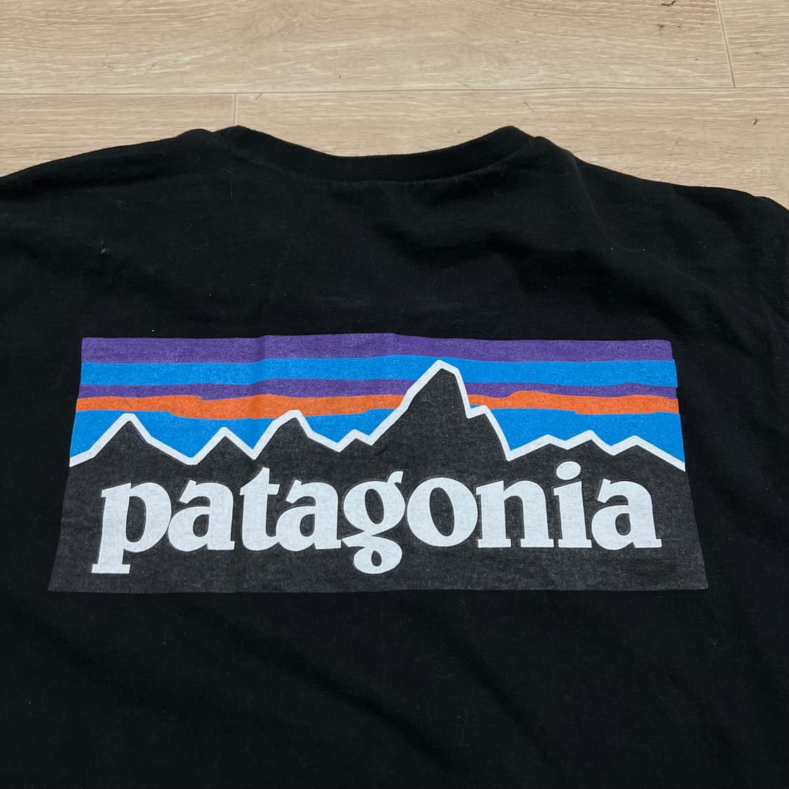 파타고니아 여성 리스폰서빌리티 빅로고 반팔 티셔츠 [블랙] FREE 상품이미지6
