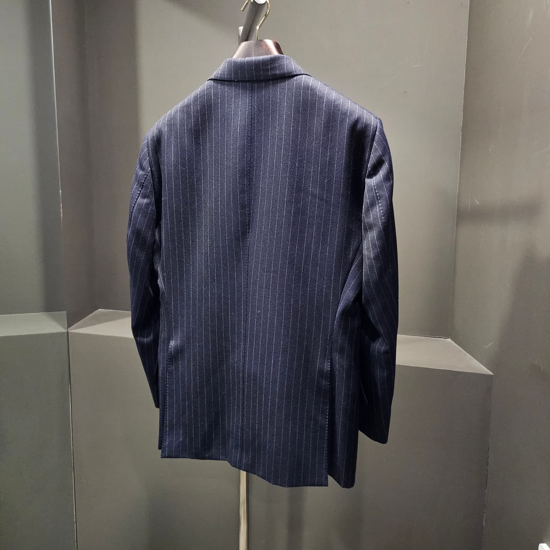 톰포드 윈저 핀스트라이프 울 쓰리피스 수트셋업 상품이미지3