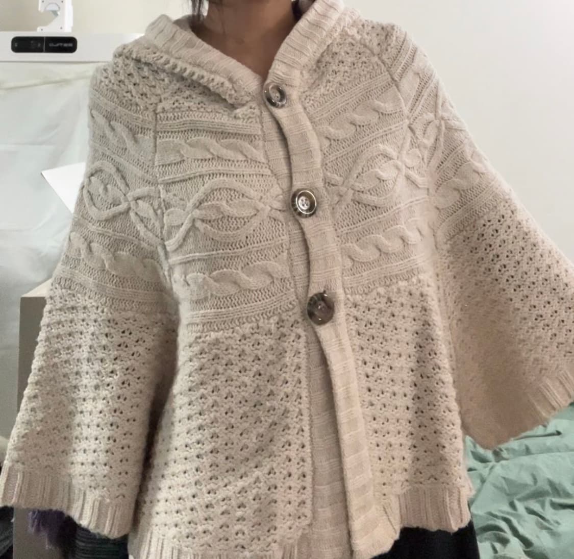 꽈배기 니트 후드 케이프 모리걸 상품이미지1