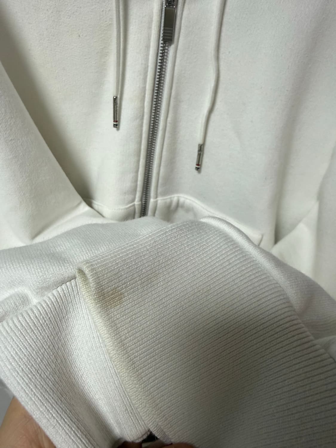 [당일출고,3사이즈] 톰브라운 화이트 백삼선 후드집업 상품이미지6