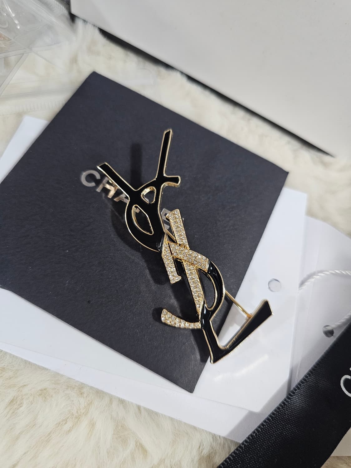 생로랑 업사이클링 블랙브로치 상품이미지1