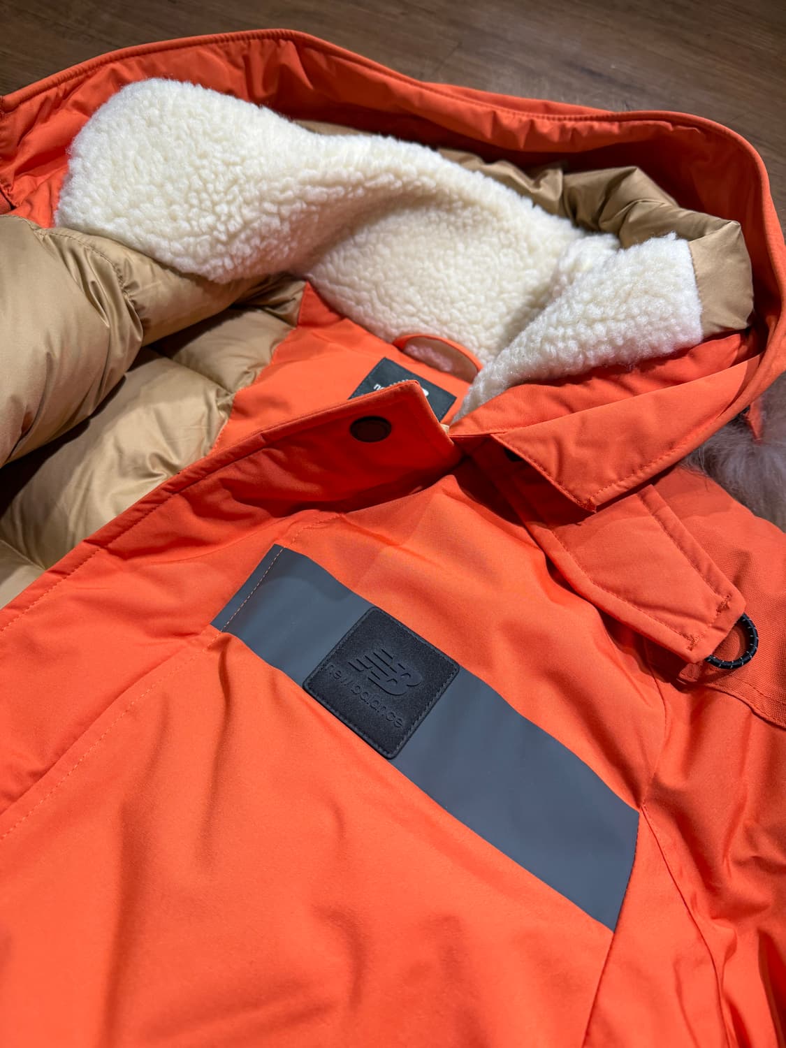 [L]뉴발란스 카메라맨 오렌지 패딩(상태 A급) 상품이미지6