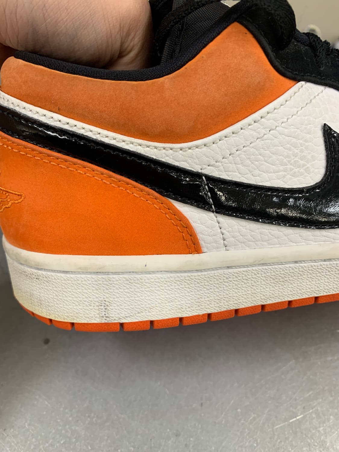 나이키 에어 조던 1 로우 쉐터드 백보드 285 상품이미지7