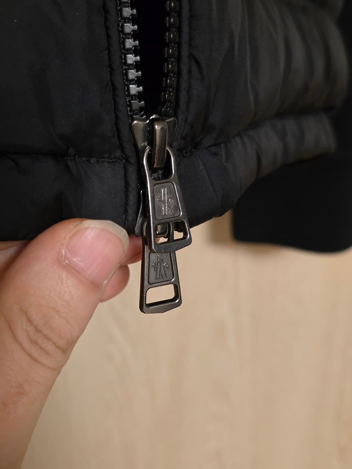 [새상품급] 몽클레어 트리콧 니트패딩 L사이즈 상품이미지4