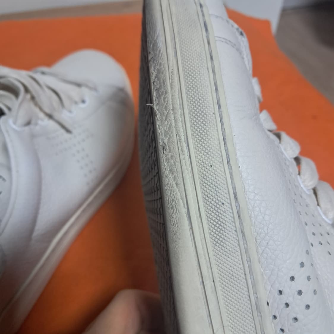 톰포드 화이트 레더 스니커즈 6.5(약250) 상품이미지10