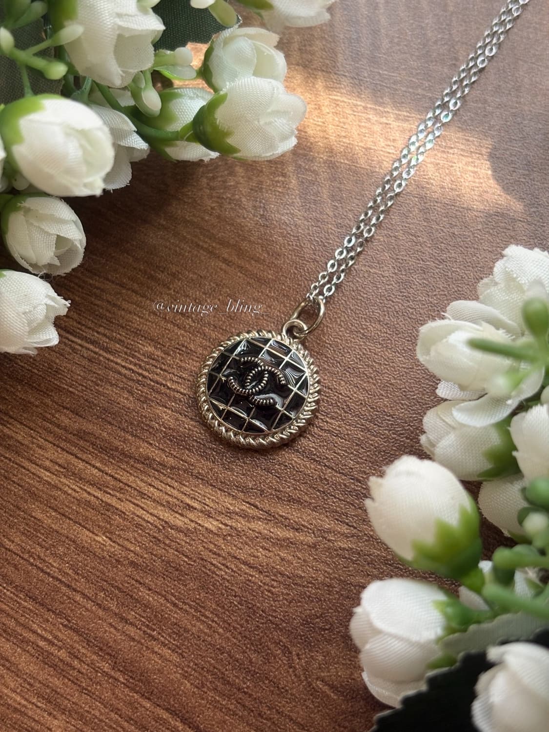블랙) 샤넬 격자 그리드 패턴 로고 실버 목걸이  상품이미지2