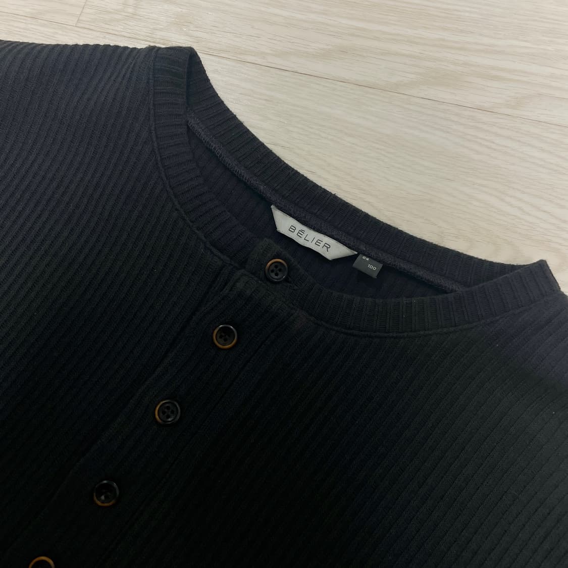 (100) 벨리에 딥 헨리넥 차콜 그레이 상품이미지1