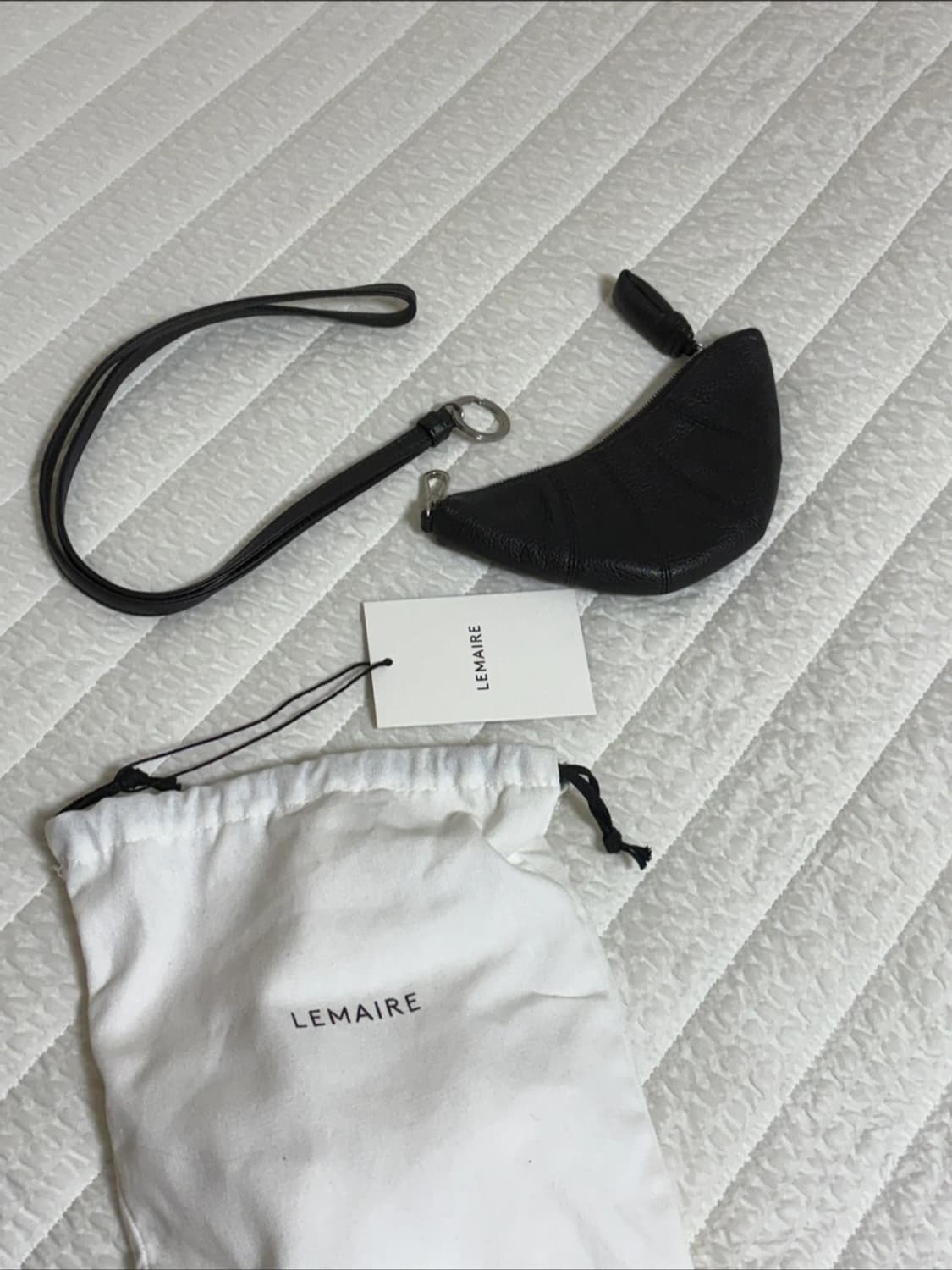 르메르 크루아상 코인 퍼스 네클리스 다크초콜릿 상품이미지2