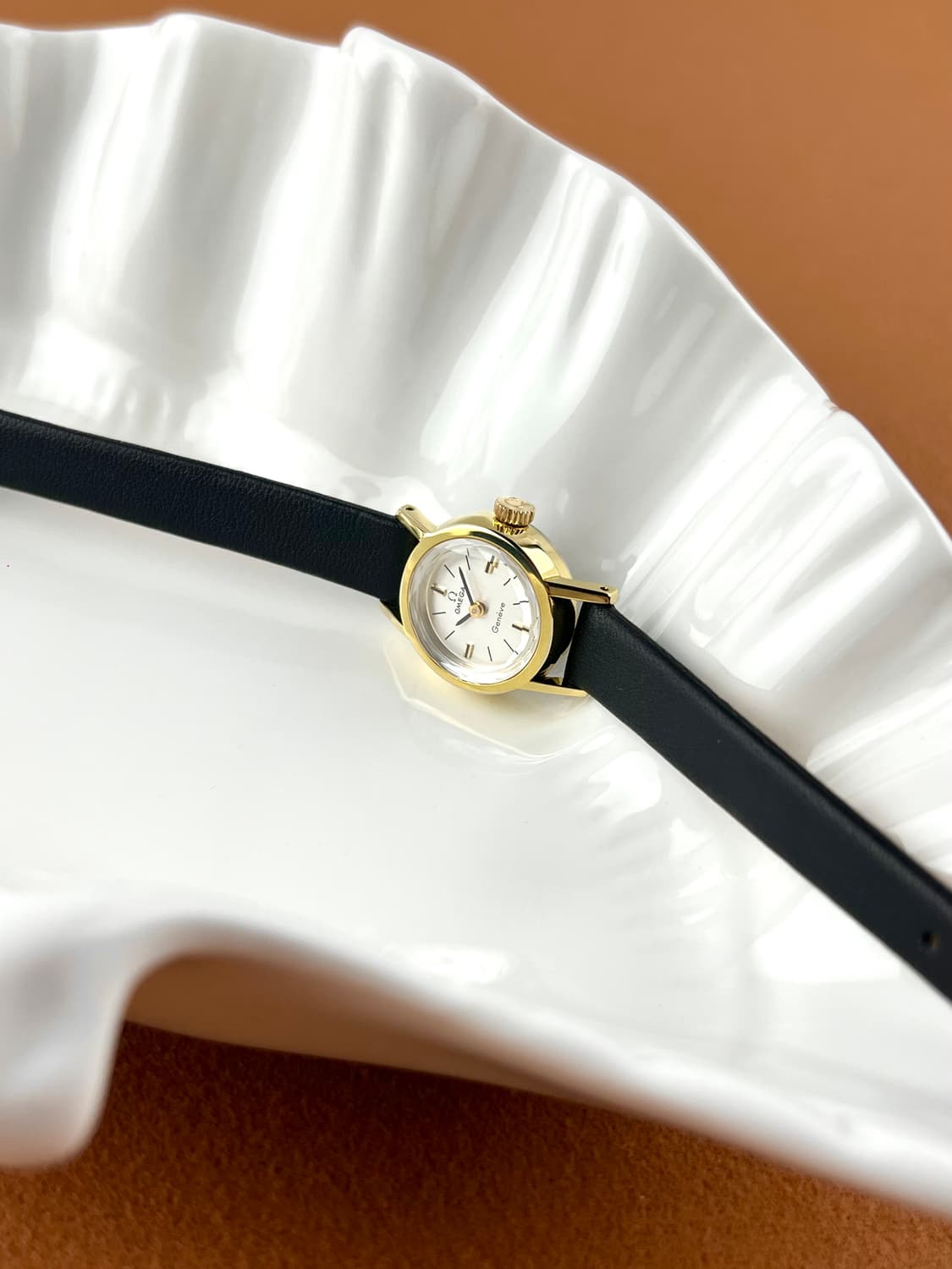 OMEGA Lady mini round gold watch 상품이미지1