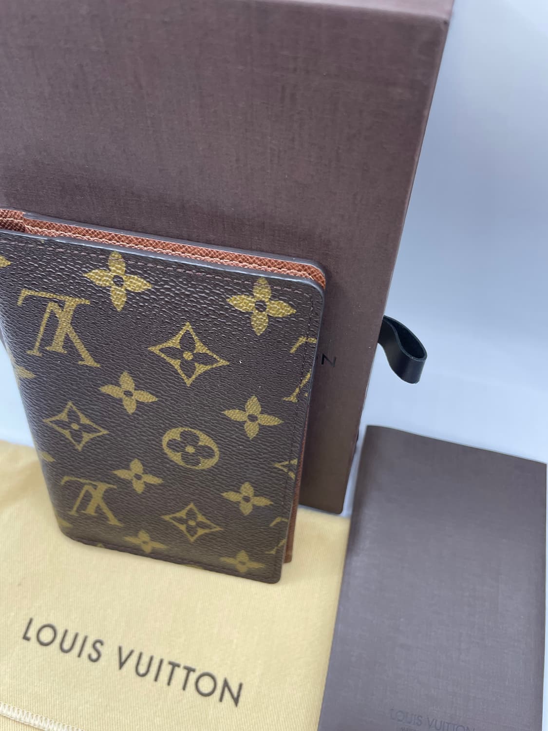 루이비통 모노그램 패스포트 여권지갑 상품이미지3