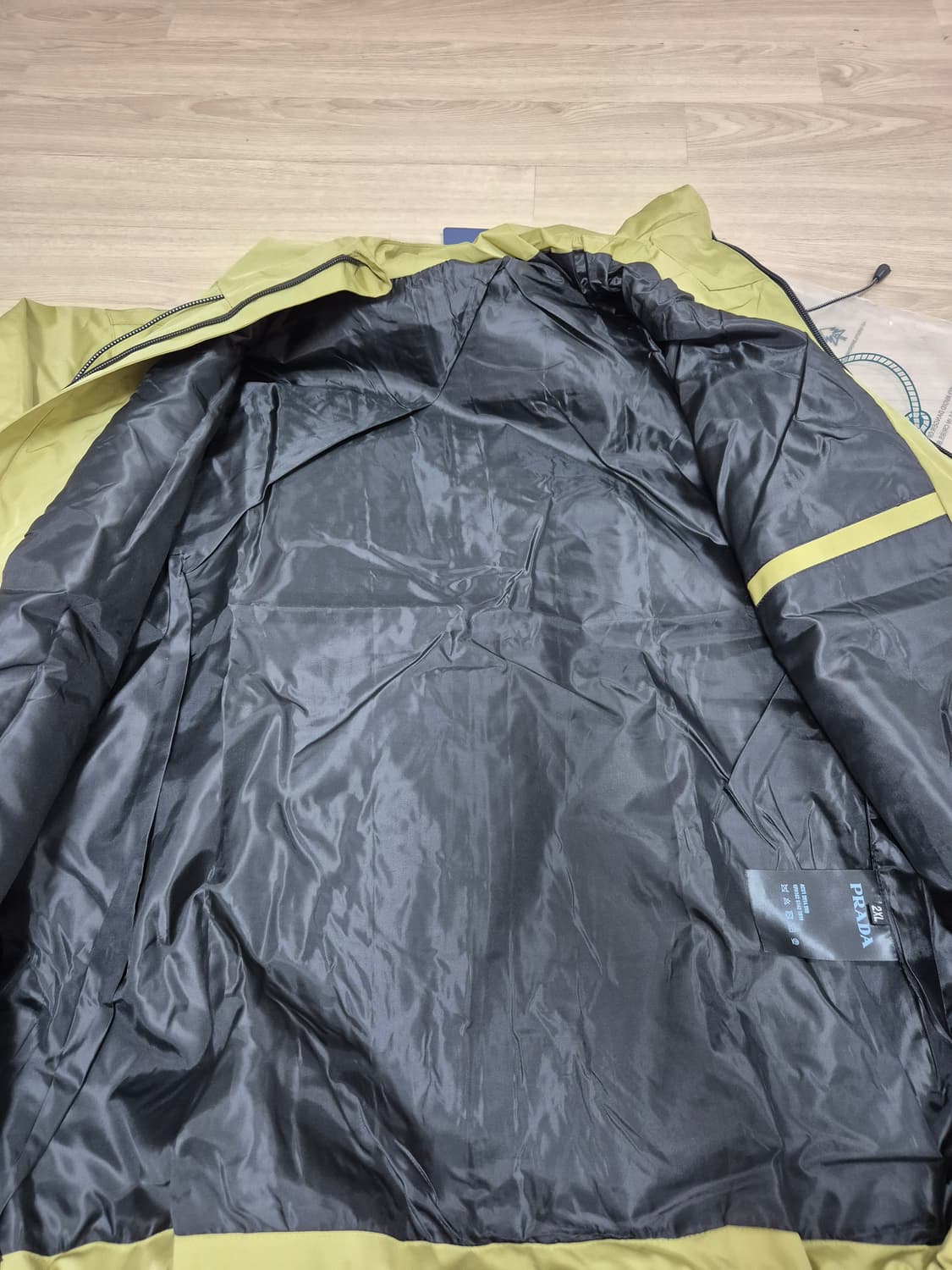 프라다바람막이점퍼팝니다 2XL 상품이미지2