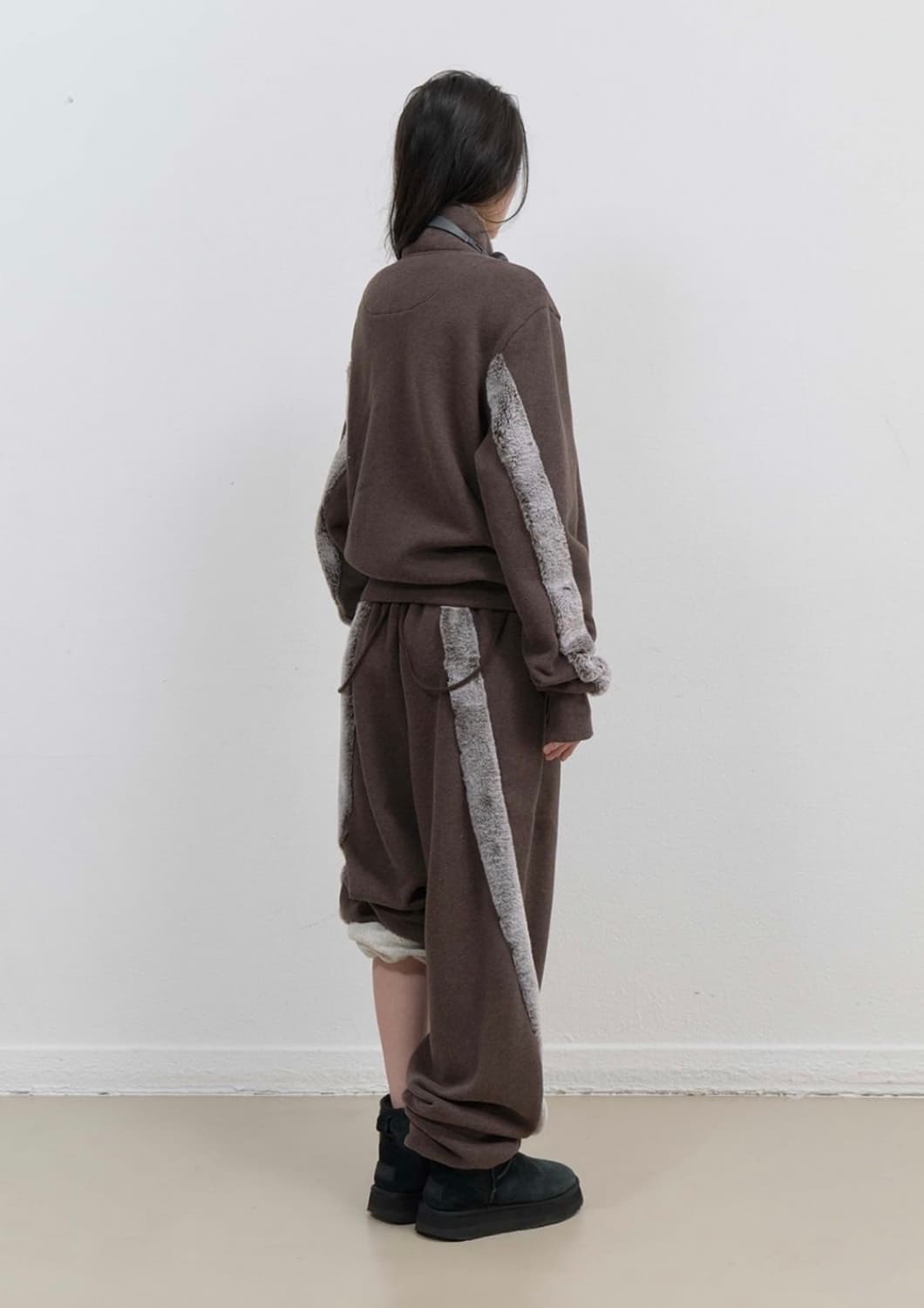 오호스 ojos fur trim jersey zip-up 퍼 져지 집업 상품이미지2