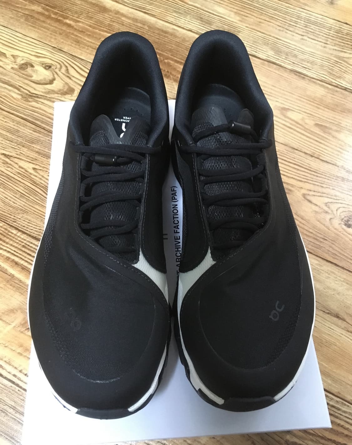 온러닝 파프 클라우드몬스터 하이퍼 블랙 판매합니다 상품이미지2