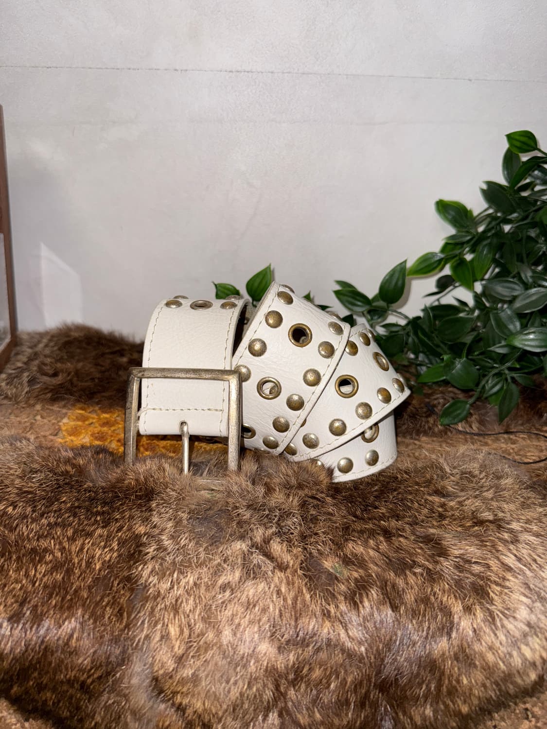 White bold western punching stud belt 상품이미지1