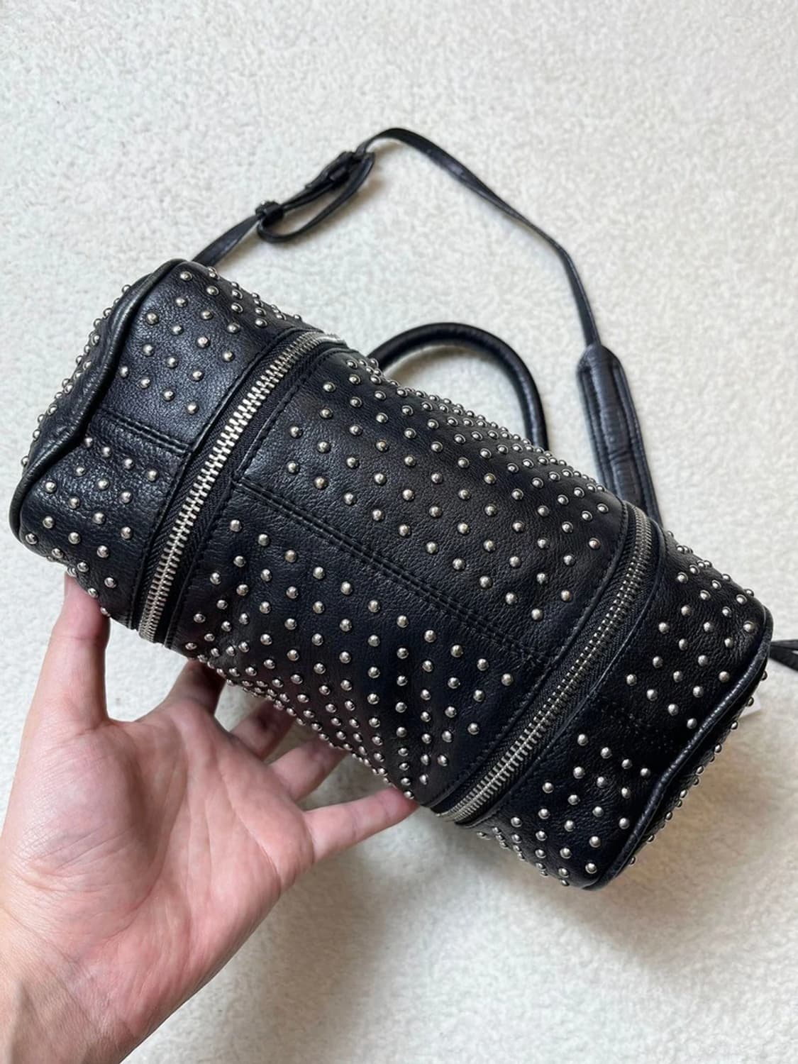 자딕앤볼테르 Y2K 그레인 가죽 스터드 써니 숄더백 A1673 상품이미지4